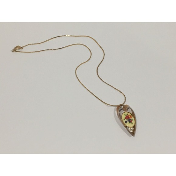 Vintage Gold Heart Necklace with Flowered Cabochon Vintage Patina Very Nice - Picture 4 of 4
